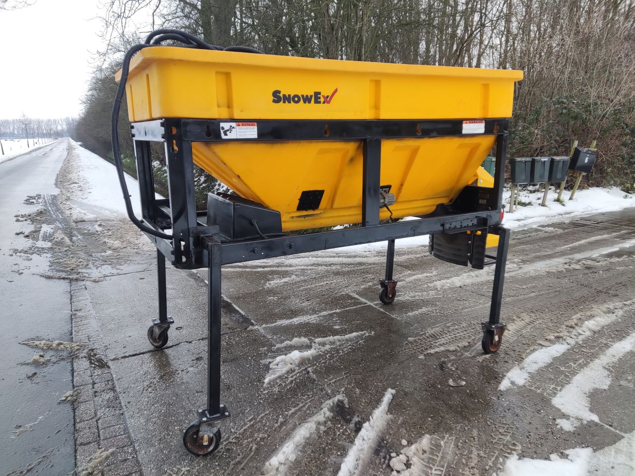 SNOWEX (opbouw) zoutstrooier (type SP 8500, 12V, 1.960 kg)