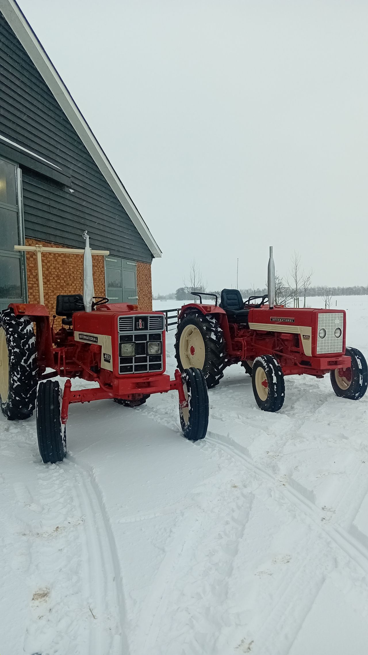 Te koop international 453 en 423 kentekens
