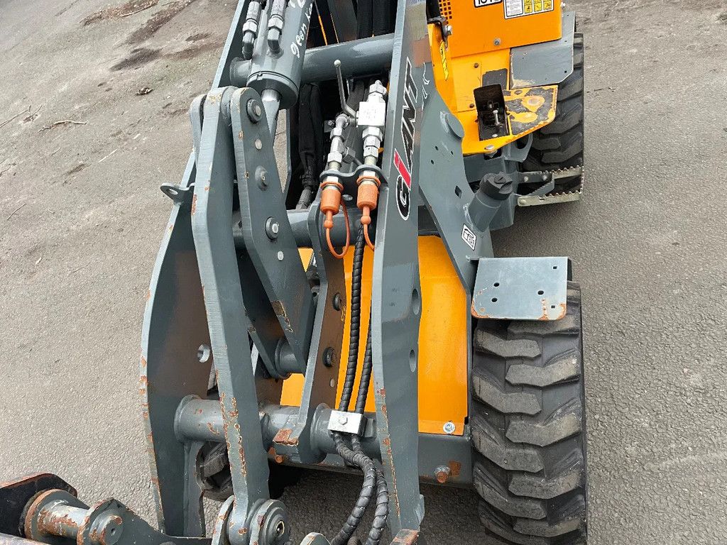 Giant D254SW shovel smalle compacte giant met slechts 423 uur