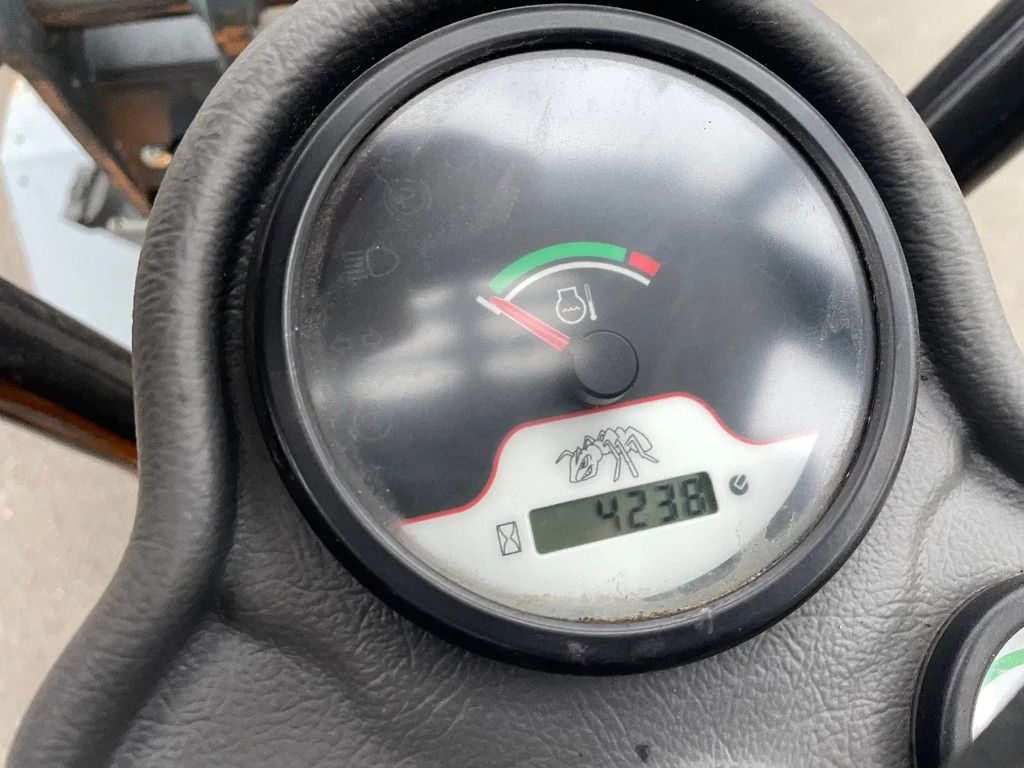 Giant D254SW shovel smalle compacte giant met slechts 423 uur