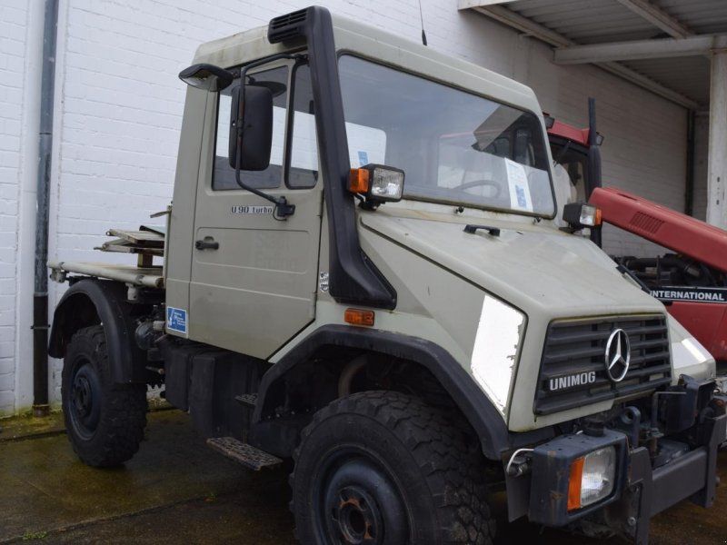Mercedes-Benz Unimog U90