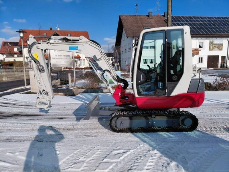 Takeuchi TB 235 mit Powertilt