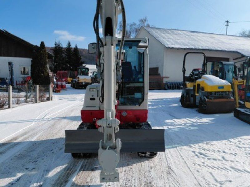 Takeuchi TB 235 mit Powertilt