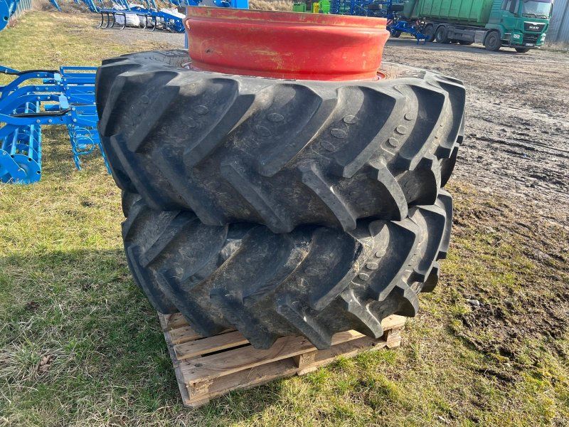 BKT Zwillinge 460/85R34+480/95R50