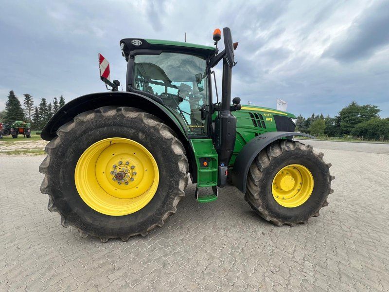 John Deere 6215 R