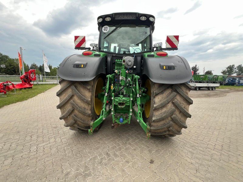 John Deere 6215 R