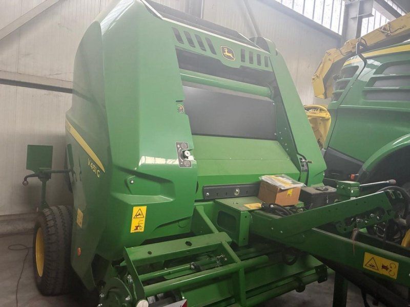 John Deere V451G