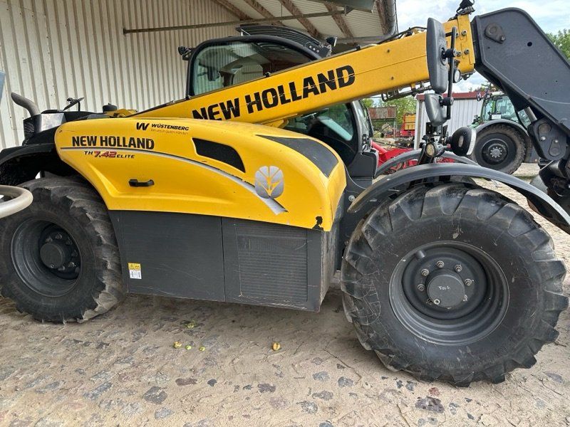 New Holland TH 7.42 Elite