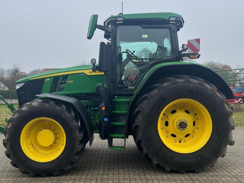 John Deere 7R310