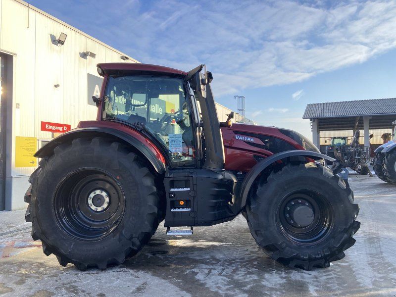 Valtra T235