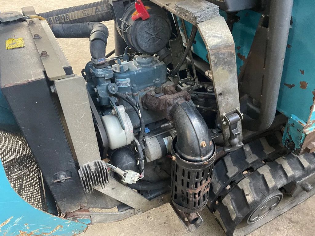 Messersi CH2-R 13D Kubota diesel rupsdumper met schep