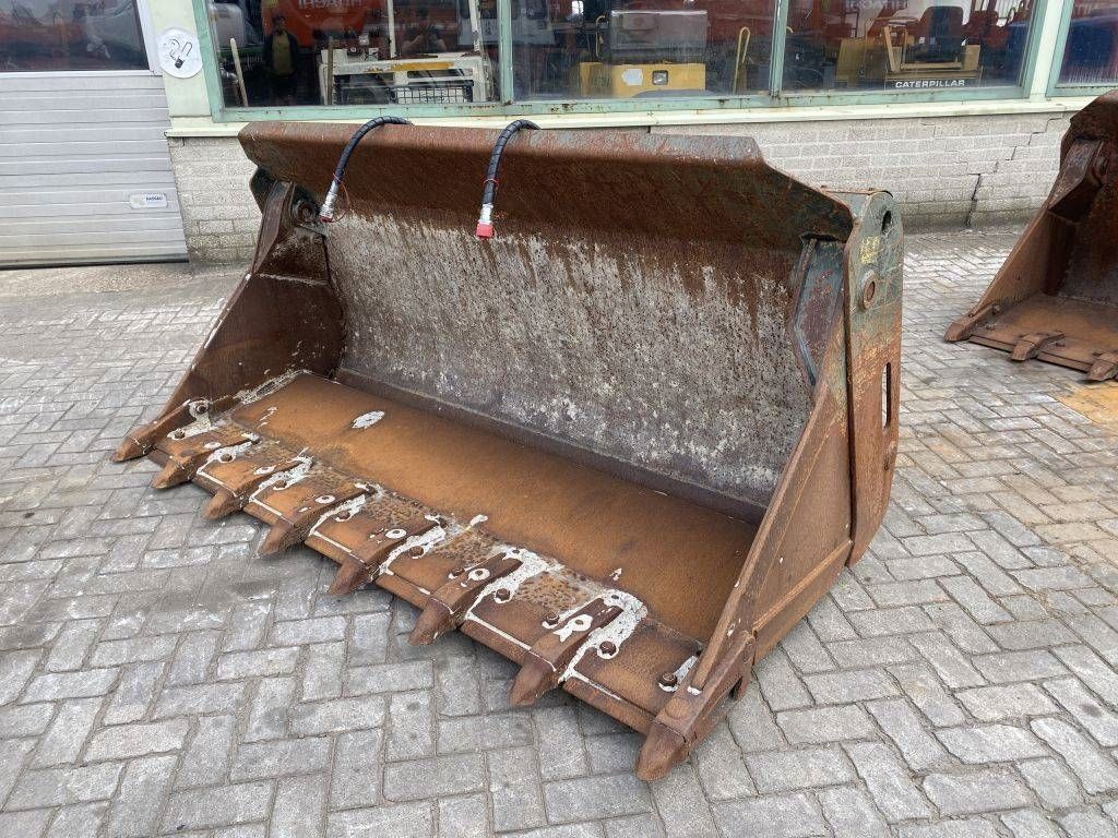 Fiat-Hitachi Of Volvo Breedte 2.50 M