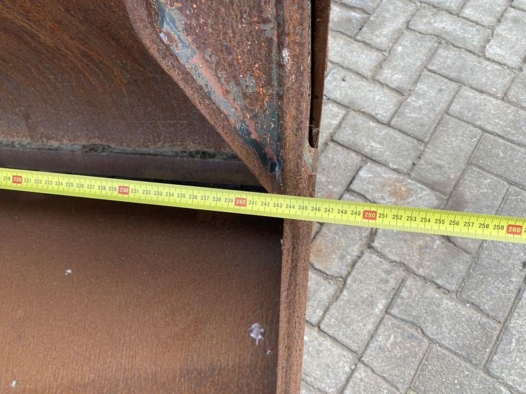 Fiat-Hitachi Of Volvo Breedte 2.50 M