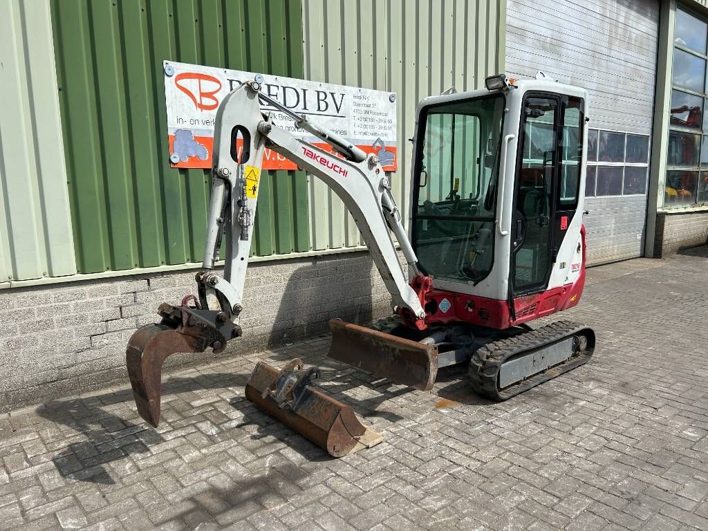Takeuchi tb 216