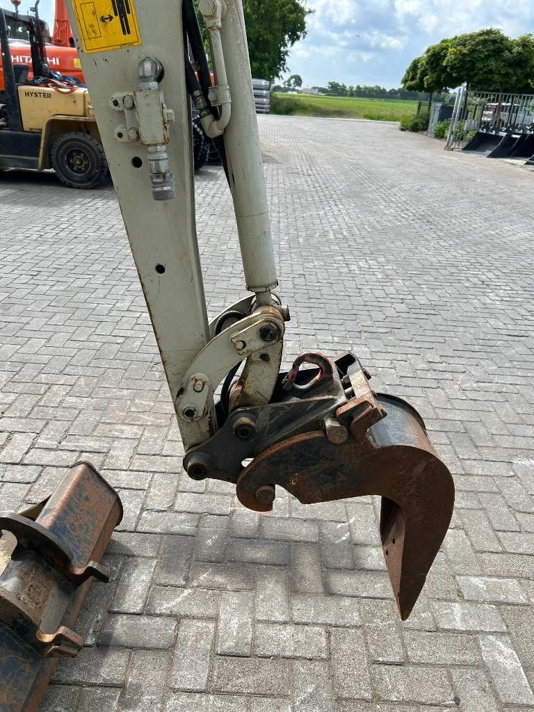 Takeuchi tb 216