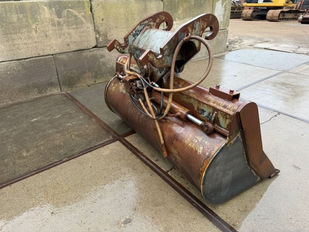 CW30 tiltbucket / kantelbak / Schwenklöffel 180cm