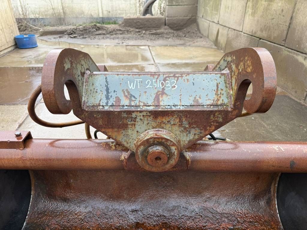 CW30 tiltbucket / kantelbak / Schwenklöffel 180cm