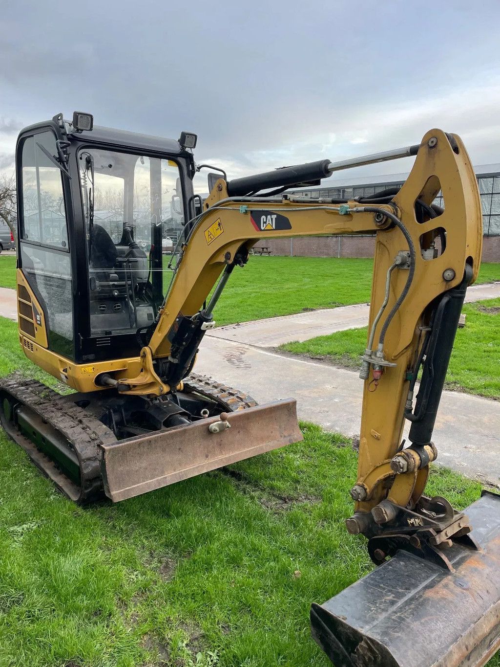 Caterpillar 302.4D graafmachine Yanmar 2400 kg!