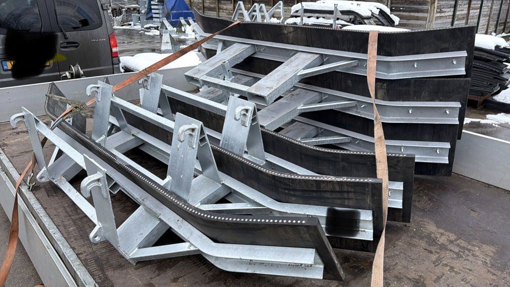 Roo Vuilschuiver met lepel insteek