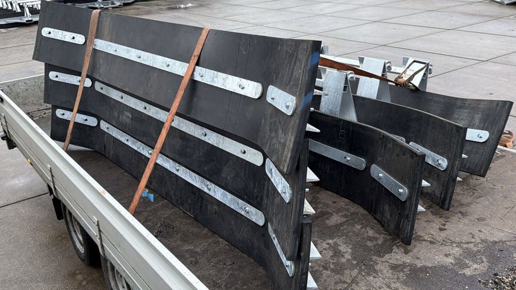 Roo Vuilschuiver met lepel insteek