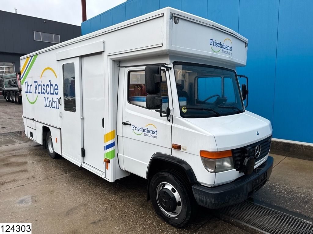 Mercedes Vario 815 D Promotional Truck, Manual transmission