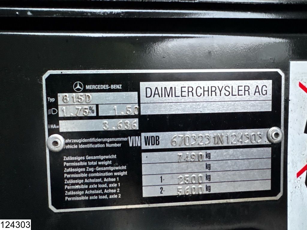 Mercedes Vario 815 D Promotional Truck, Manual transmission