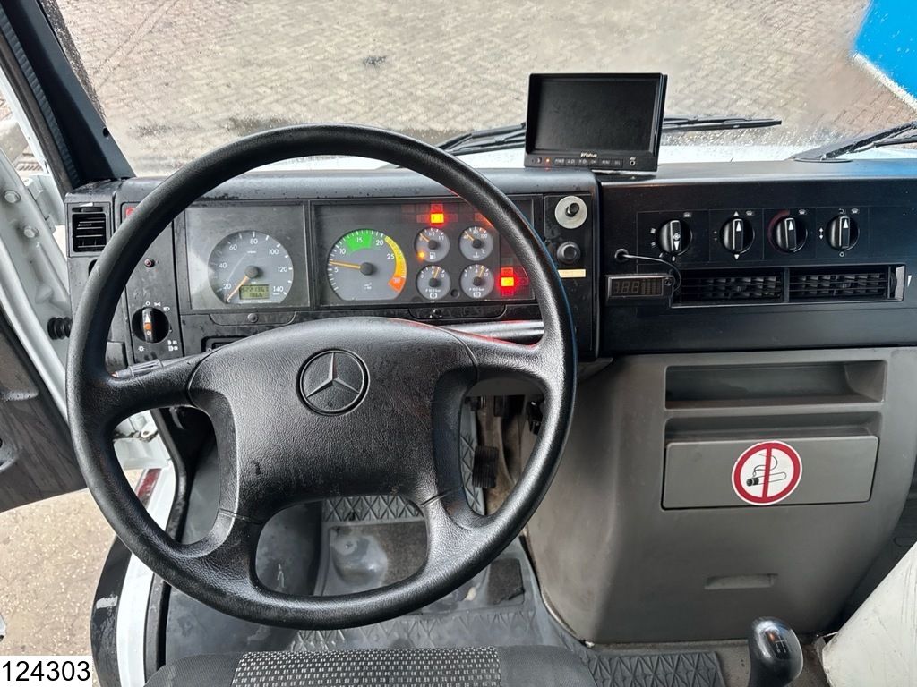 Mercedes Vario 815 D Promotional Truck, Manual transmission