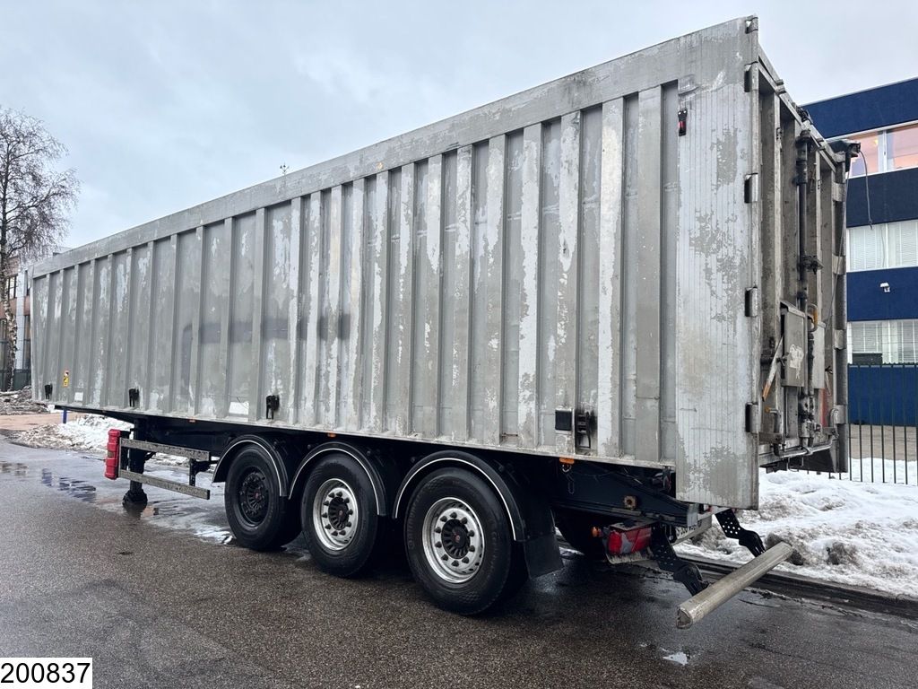 Benalu kipper 60m3, Lift axle