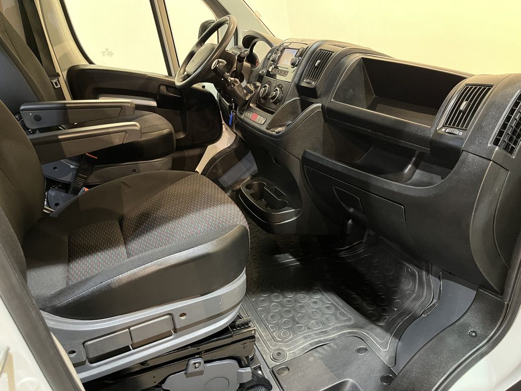 Peugeot Boxer 2.2 BlueHDi 165 PK L4 Pro Zwaar DC Dubbel Cabine Open Laadbak / Luchtvering / Trekhaak 3.000 KG / Airco / Cruise Control / Navigatie