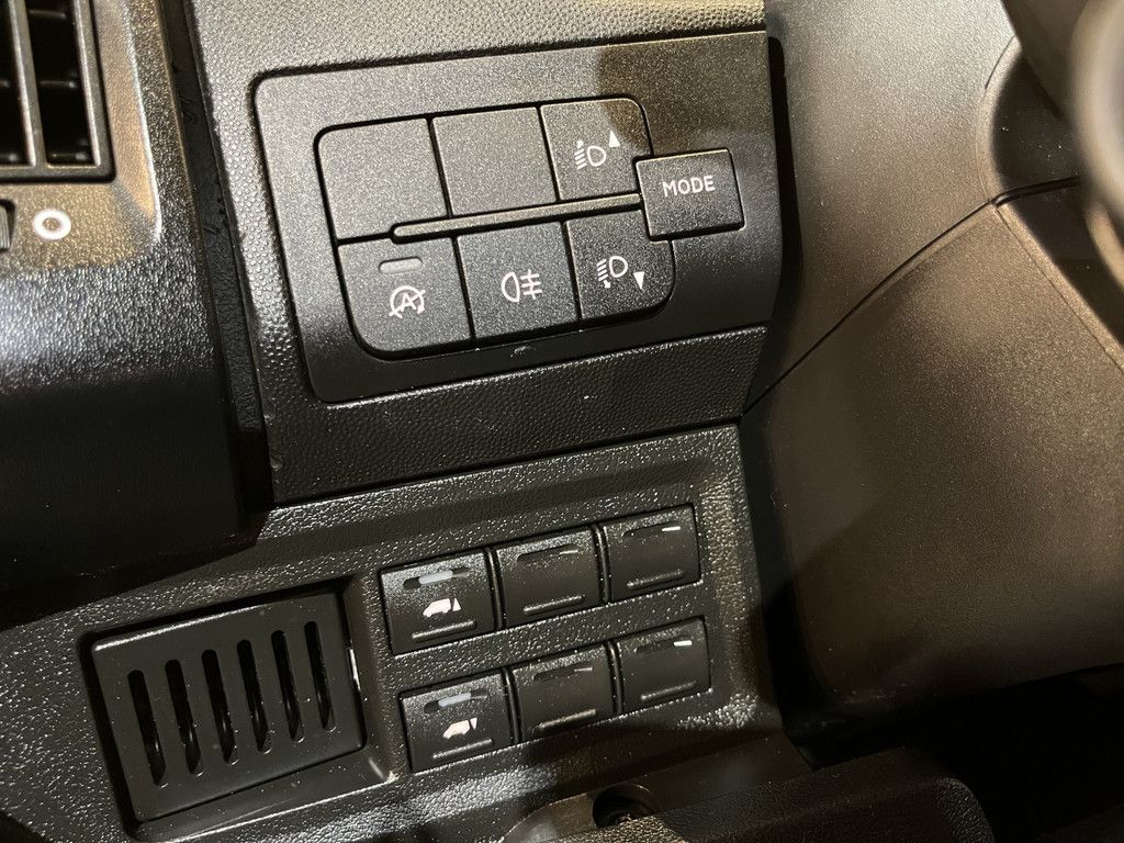 Peugeot Boxer 2.2 BlueHDi 165 PK L4 Pro Zwaar DC Dubbel Cabine Open Laadbak / Luchtvering / Trekhaak 3.000 KG / Airco / Cruise Control / Navigatie