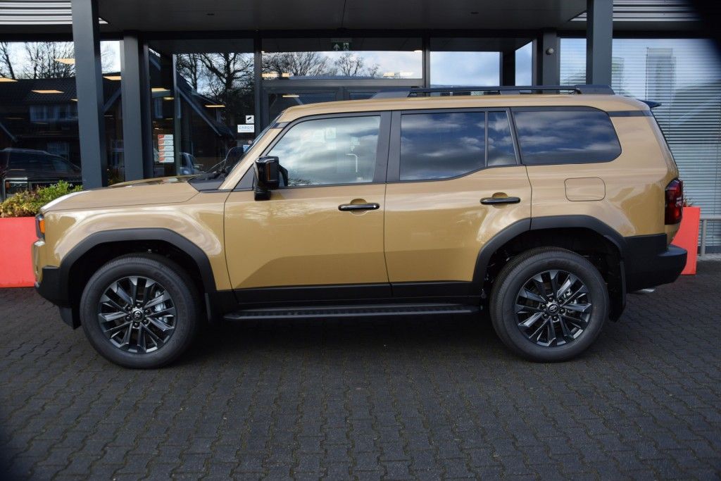 Toyota Landcruiser 250 2.8 D-4D 5DRS PROFESSIONAL A/T VAN BPM VRIJ