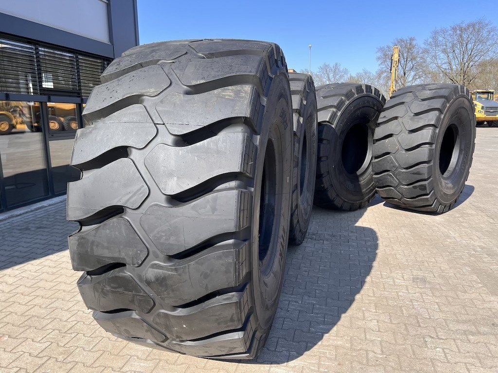 CAT 988 TYRES - EMR20 35/65 R33