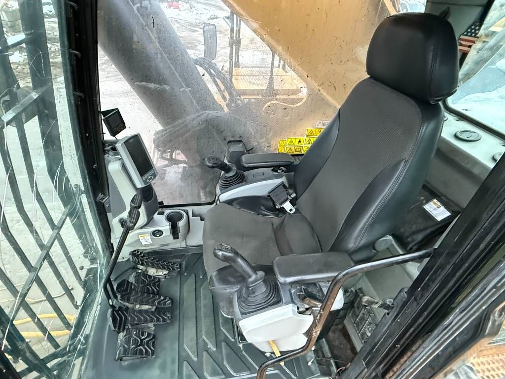 CAT 374FL - Hammer Lines Included! Dutch Machine