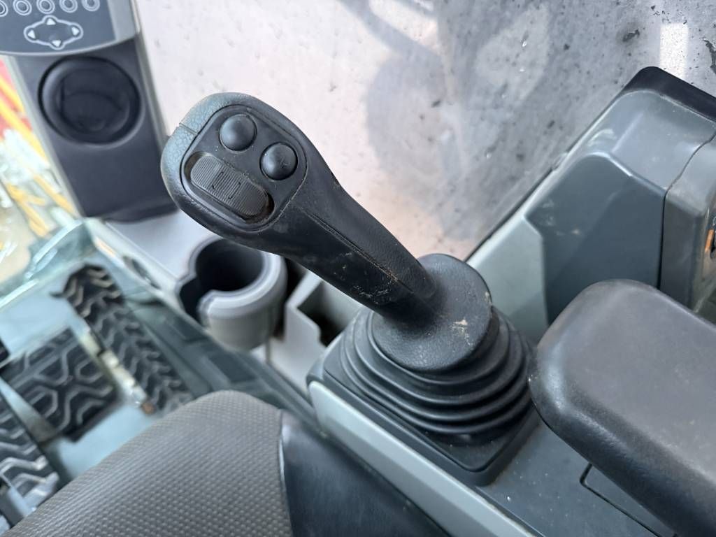 CAT 374FL - Hammer Lines Included! Dutch Machine