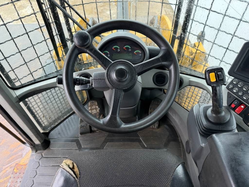 CAT 926M - Dutch Machine / Automatic Greasing