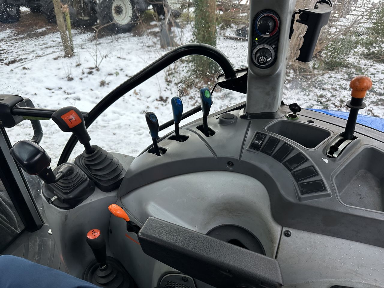 New Holland T4.75 Powerstar