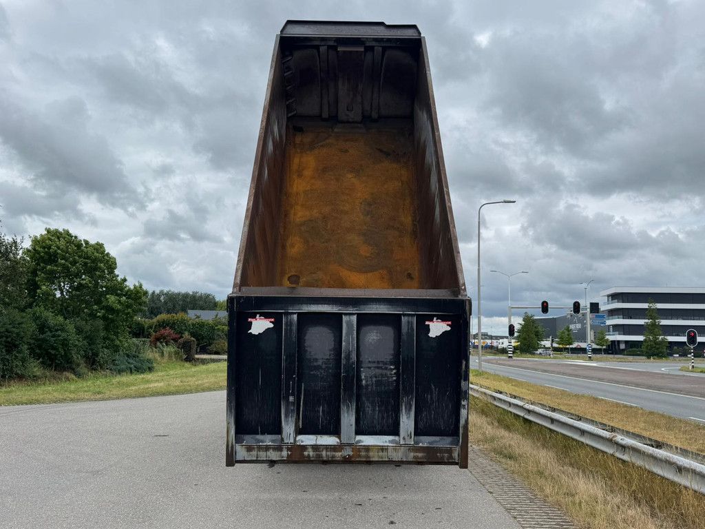 MercedesBenz Arocs 4848 8x8