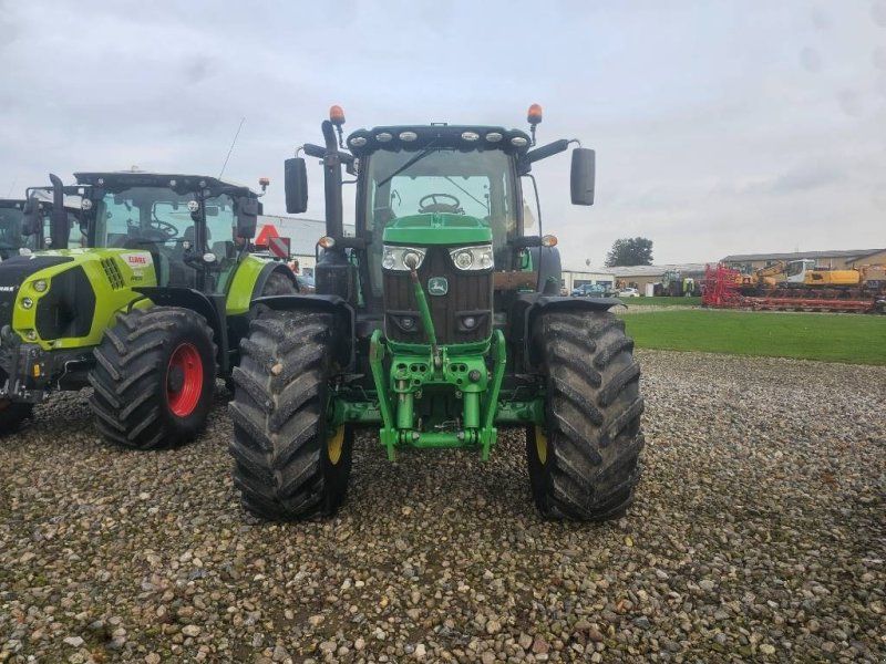 John Deere 6215 R