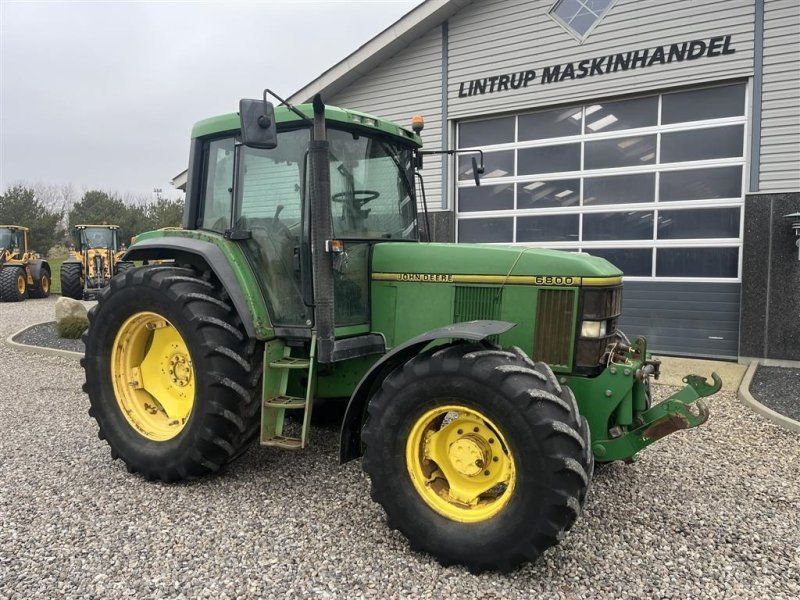 John Deere 6800 Med frontlift.