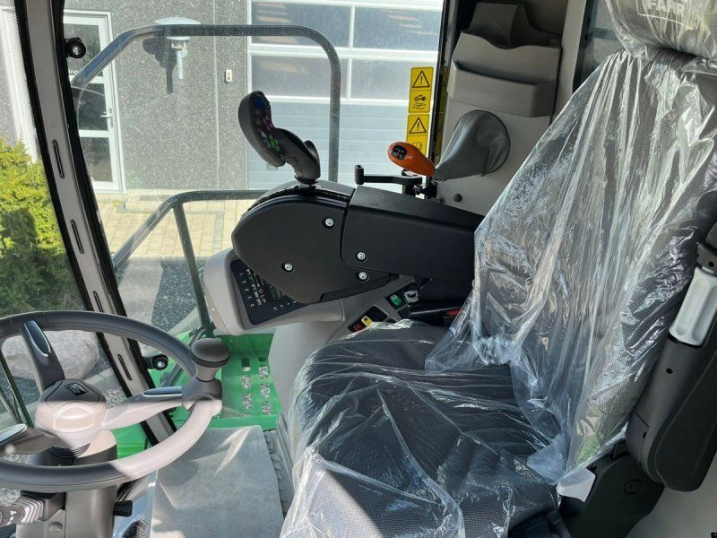 Deutz-Fahr C7206 With 24feed 7.2m header. New and un together