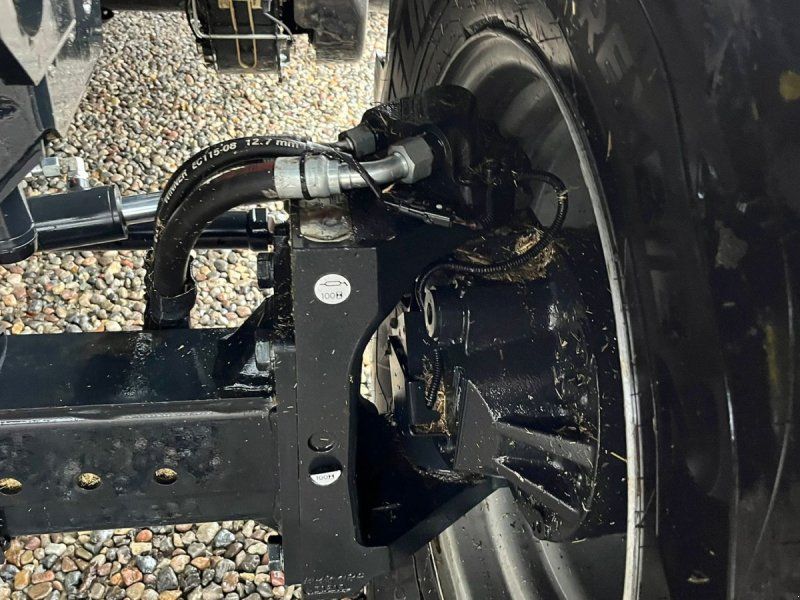 Case IH 8250 Axial-Flow med 35fod Varicut skærebord. Dansk maskine