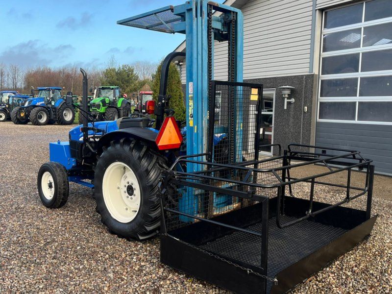 New Holland TN55D Med Byggelift