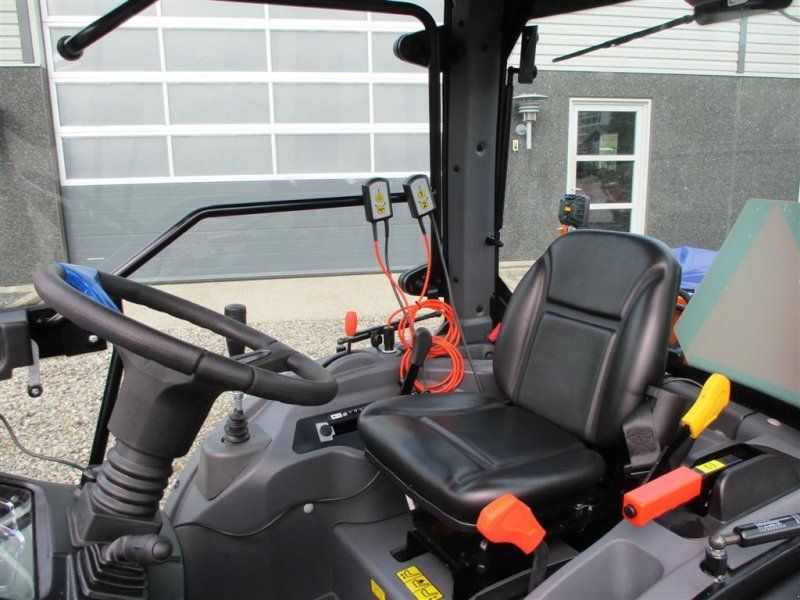 Solis 26 HST Snow Edition med frontlift, Vario SHL150 sneplov og SSP14