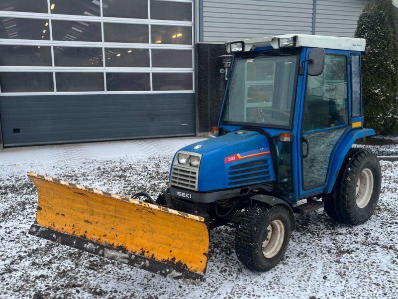 Iseki 330 Med frontlift, sneplov og lukket kabine