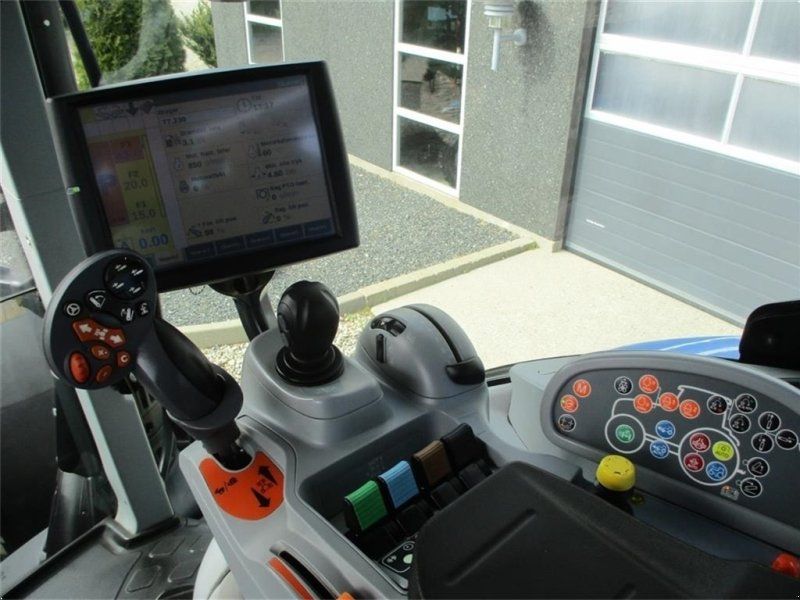 New Holland T7.230 AutoCommand, meget velholdt