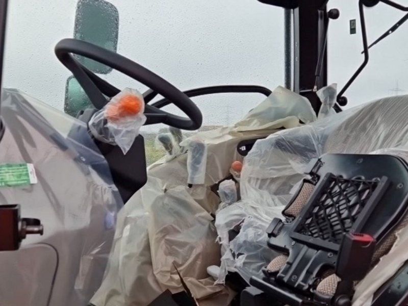 Case IH Farmall 75 A Koblingsfrit vendegear og brede hjul.