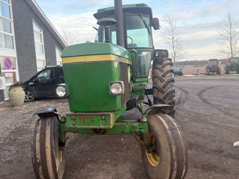 John Deere 4240 STÅR HELT ORIGINAL I LAK OG ALT
