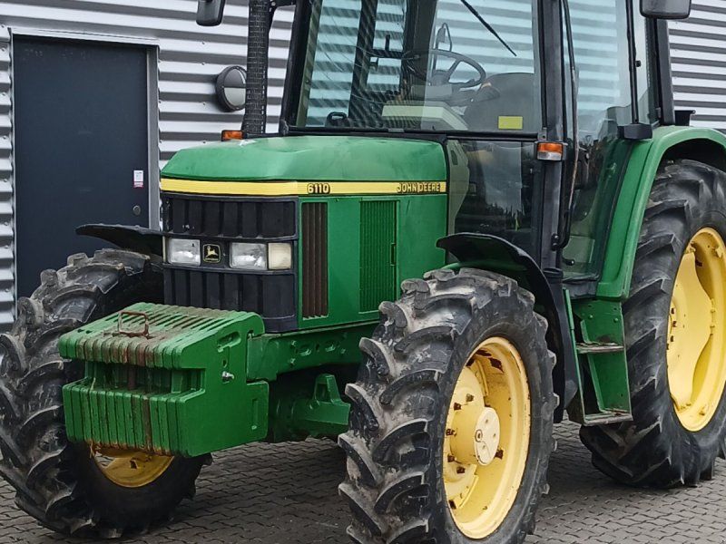 John Deere 6110