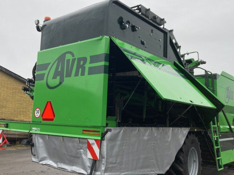 AVR 9200i Crossroller