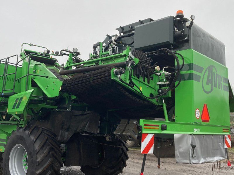 AVR 9200i Crossroller